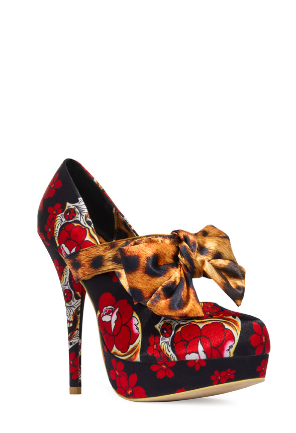 Skull hot sale platform heels