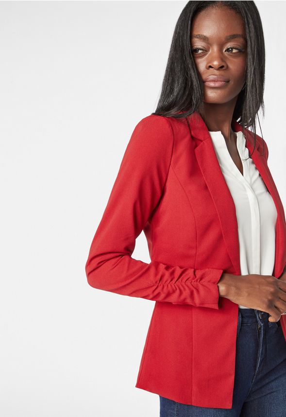Blazer básica con manga fruncida