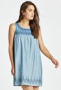 Ropa Embroidered Chambray Dress En BLUE BELL - Envío Gratuito En JustFab