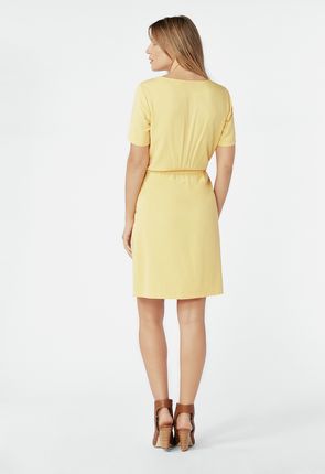 Vestido en forma A anudado al frente