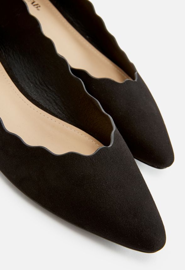 Hollynn Scalloped Flat