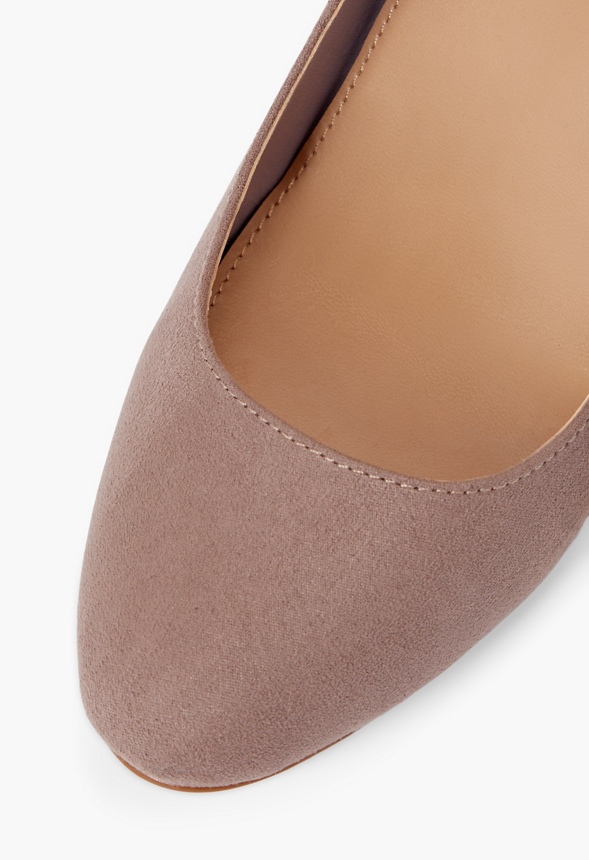 Daphne Block Heel Court